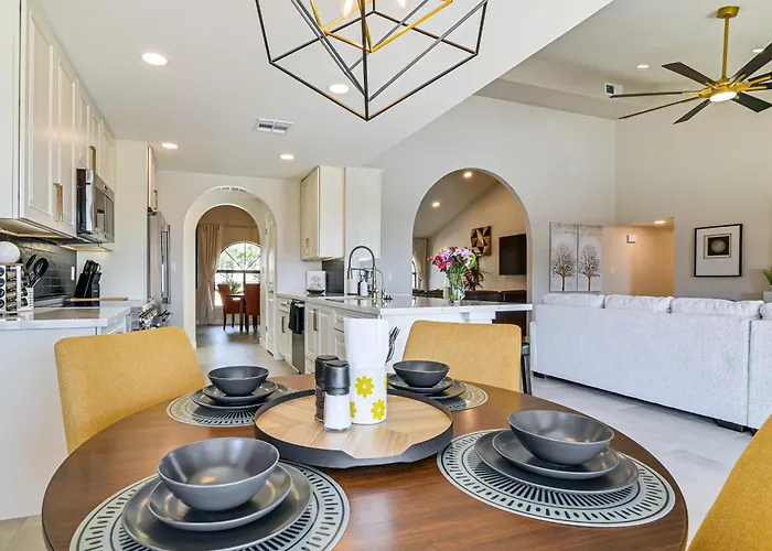 Holiday home Mtn-view Oasis W/ Private Pool!