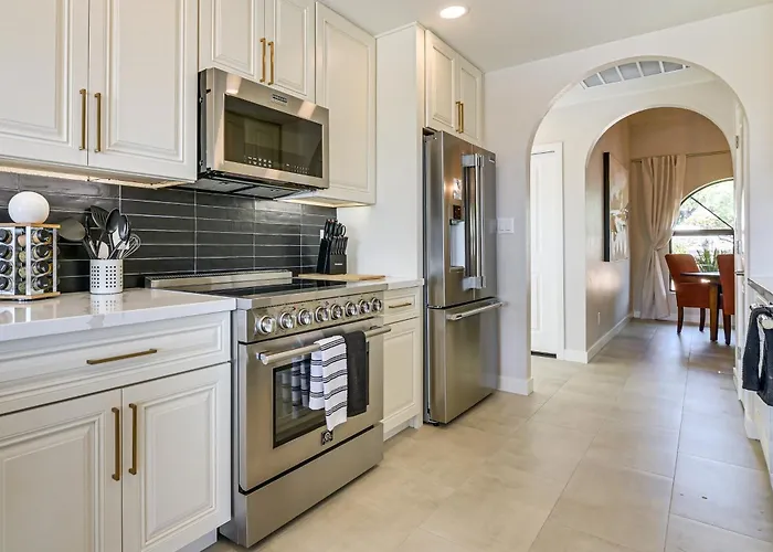 Holiday home Mtn-view Oasis W/ Private Pool!